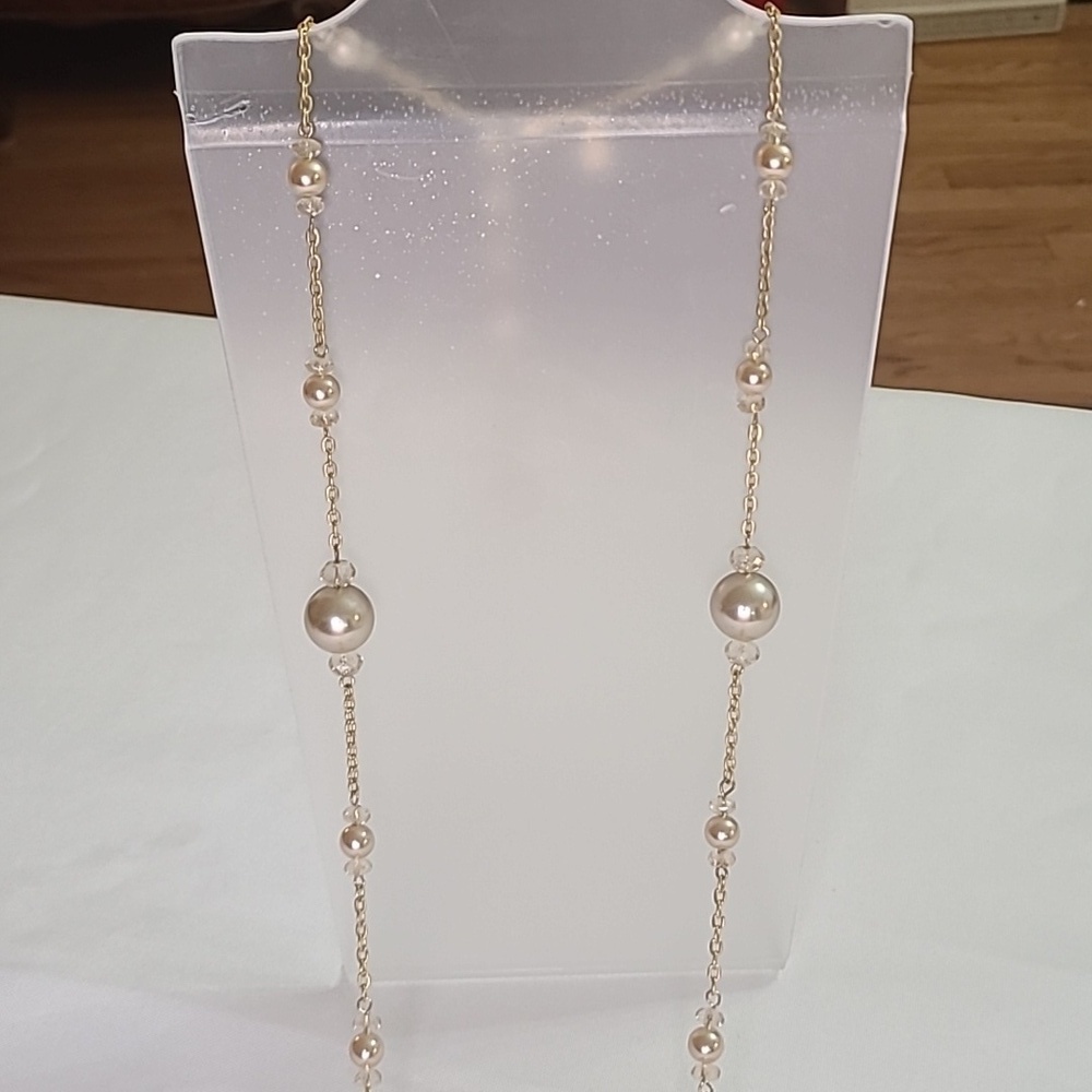 Gold Tone Faux Pearls Necklace